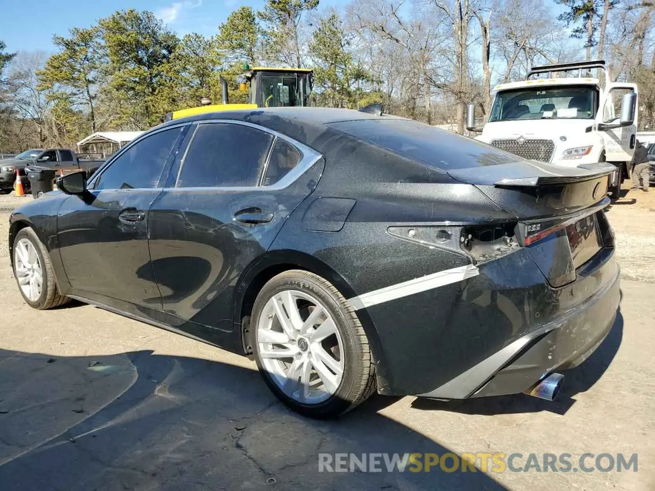 2 fotografías del automóvil dañado JTHC81F22M5047297 LEXUS IS 2021