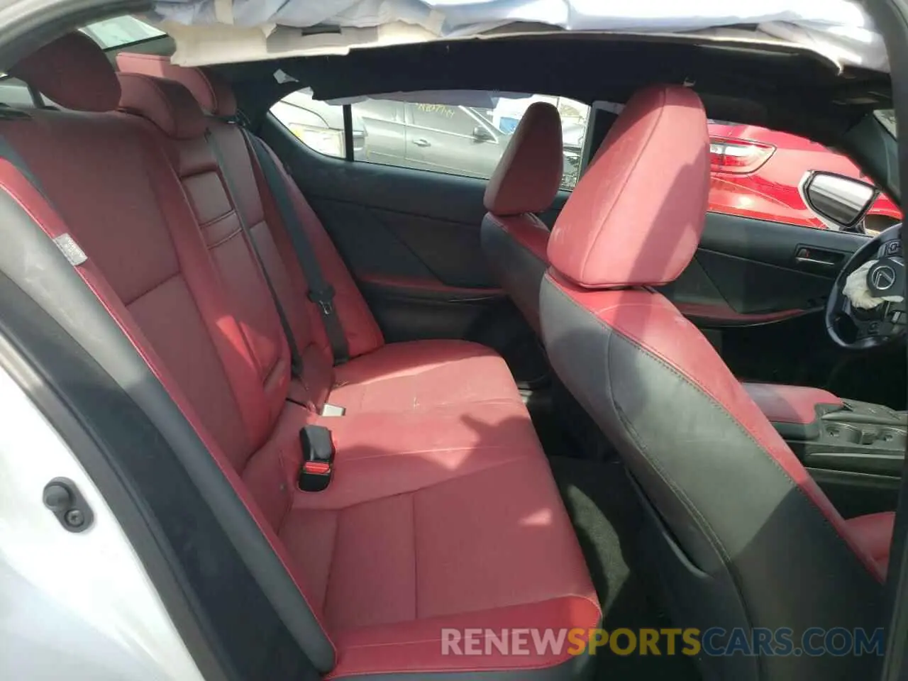 10 fotografías del automóvil dañado JTHC81F24M5044899 LEXUS IS 2021