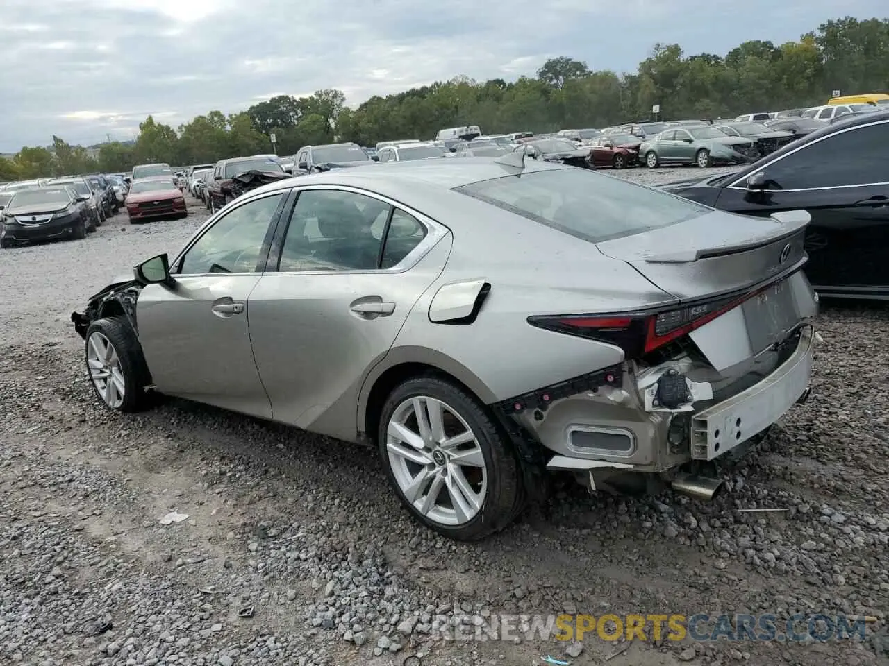2 fotografías del automóvil dañado JTHCA1D20M5114714 LEXUS IS 2021