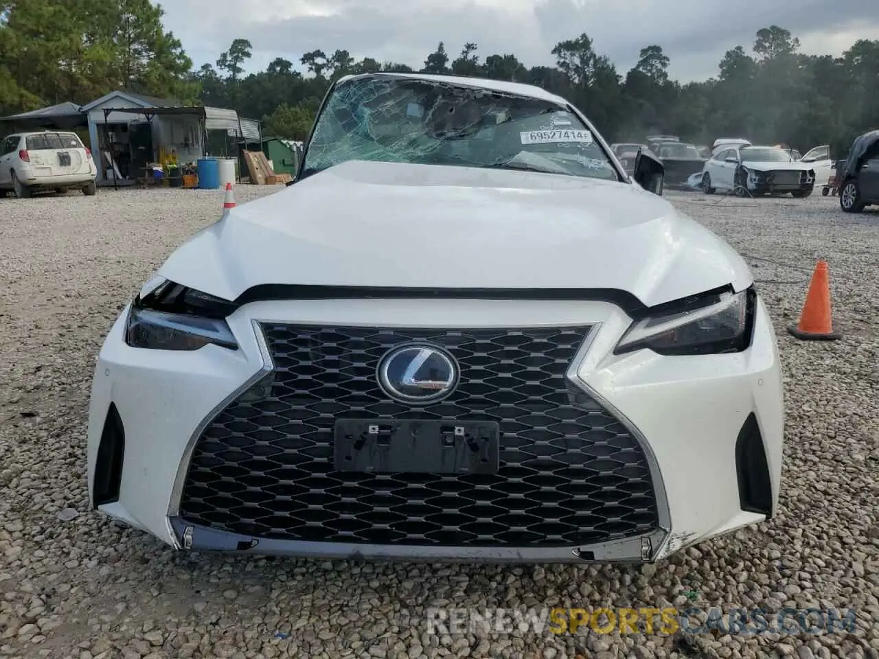5 fotografías del automóvil dañado JTHCA1D20M5117483 LEXUS IS 2021