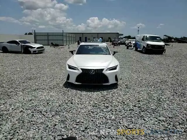 13 fotografías del automóvil dañado JTHCA1D21M5114771 LEXUS IS 2021