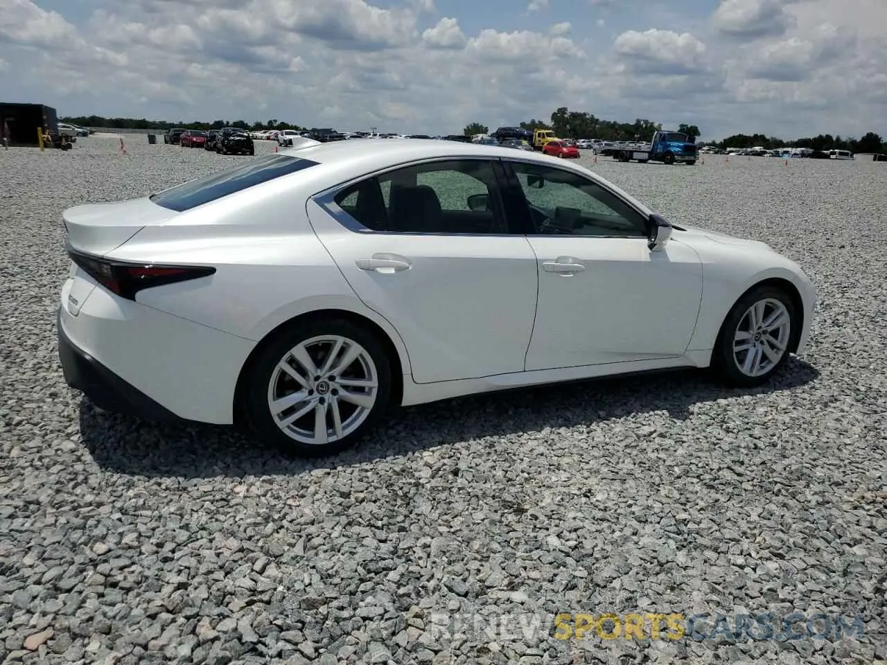 3 fotografías del automóvil dañado JTHCA1D21M5114771 LEXUS IS 2021