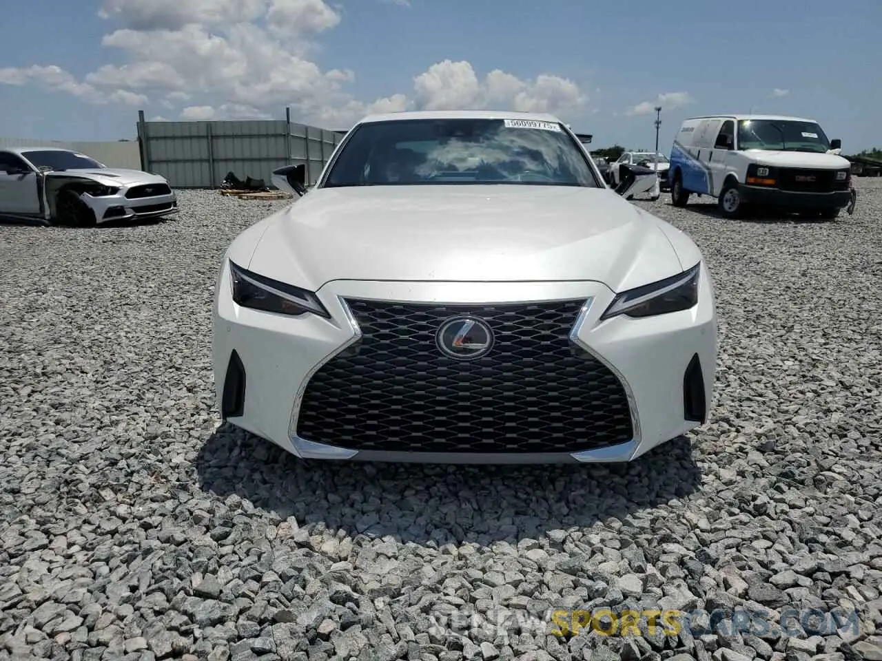 5 fotografías del automóvil dañado JTHCA1D21M5114771 LEXUS IS 2021