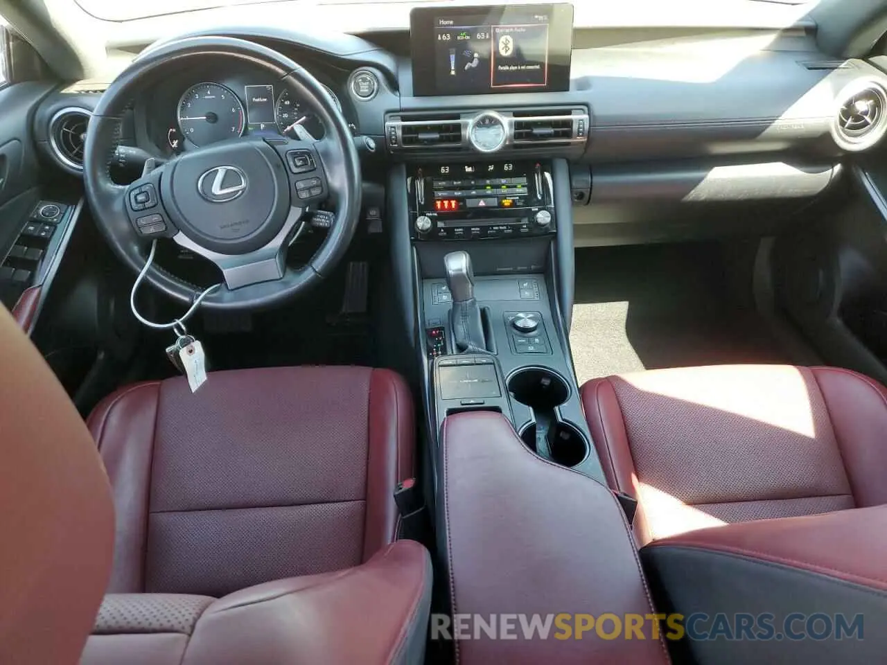8 fotografías del automóvil dañado JTHCA1D22M5114522 LEXUS IS 2021