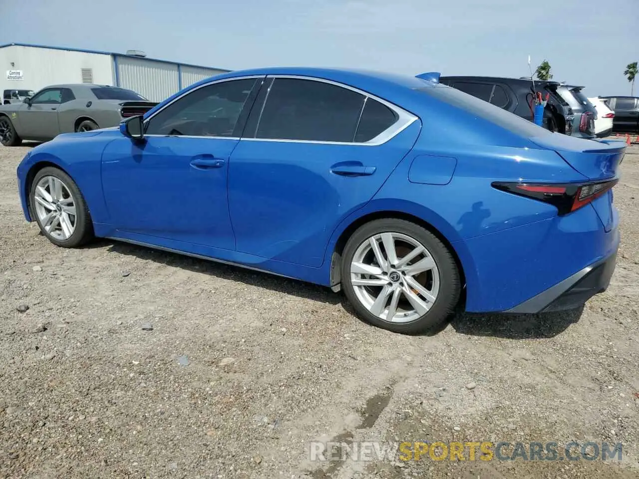 2 fotografías del automóvil dañado JTHCA1D22M5114777 LEXUS IS 2021