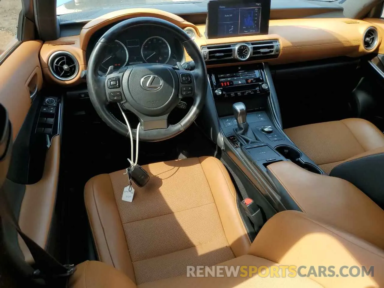 8 fotografías del automóvil dañado JTHCA1D22M5114777 LEXUS IS 2021