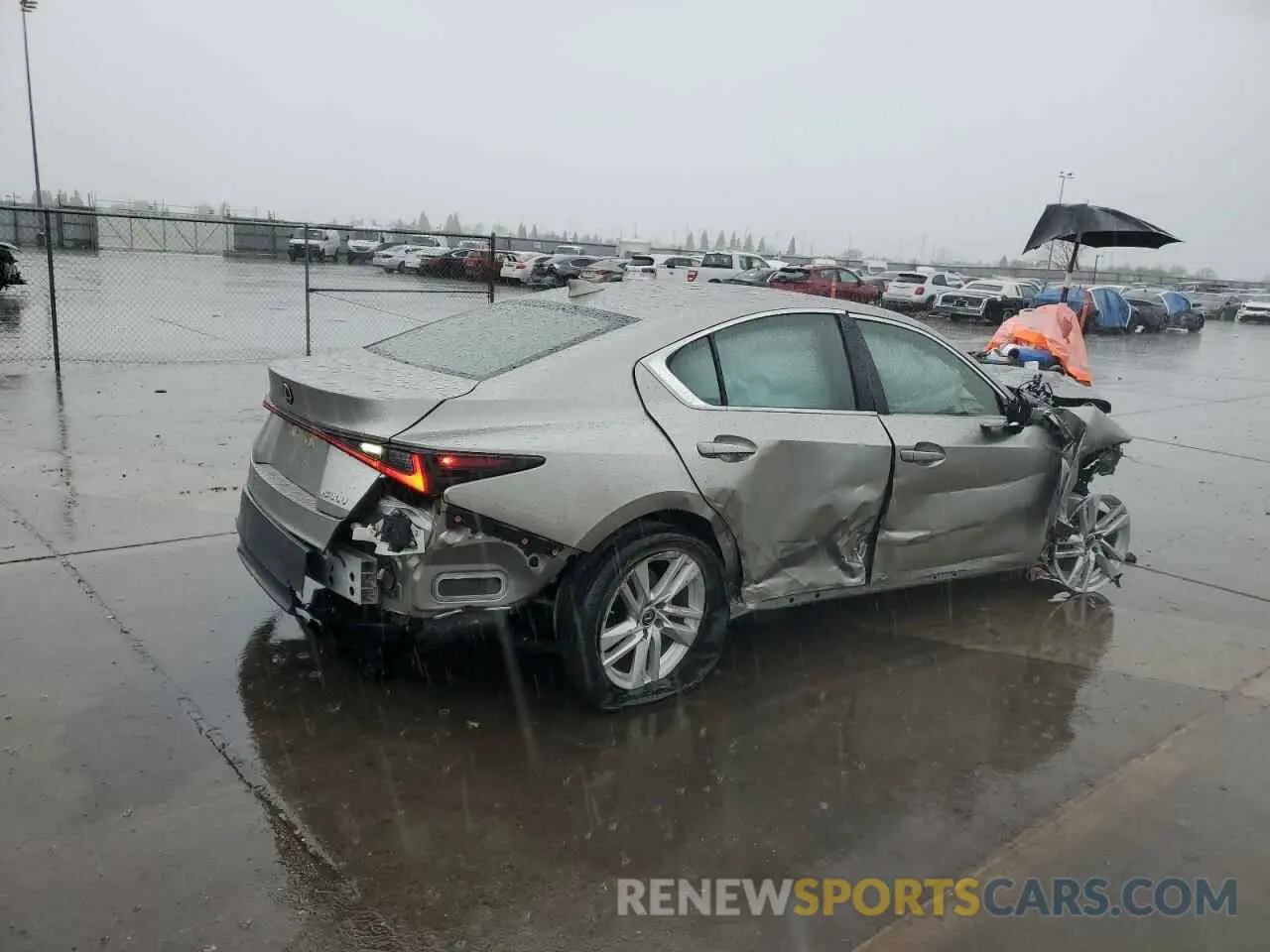 3 fotografías del automóvil dañado JTHCA1D23M5110057 LEXUS IS 2021