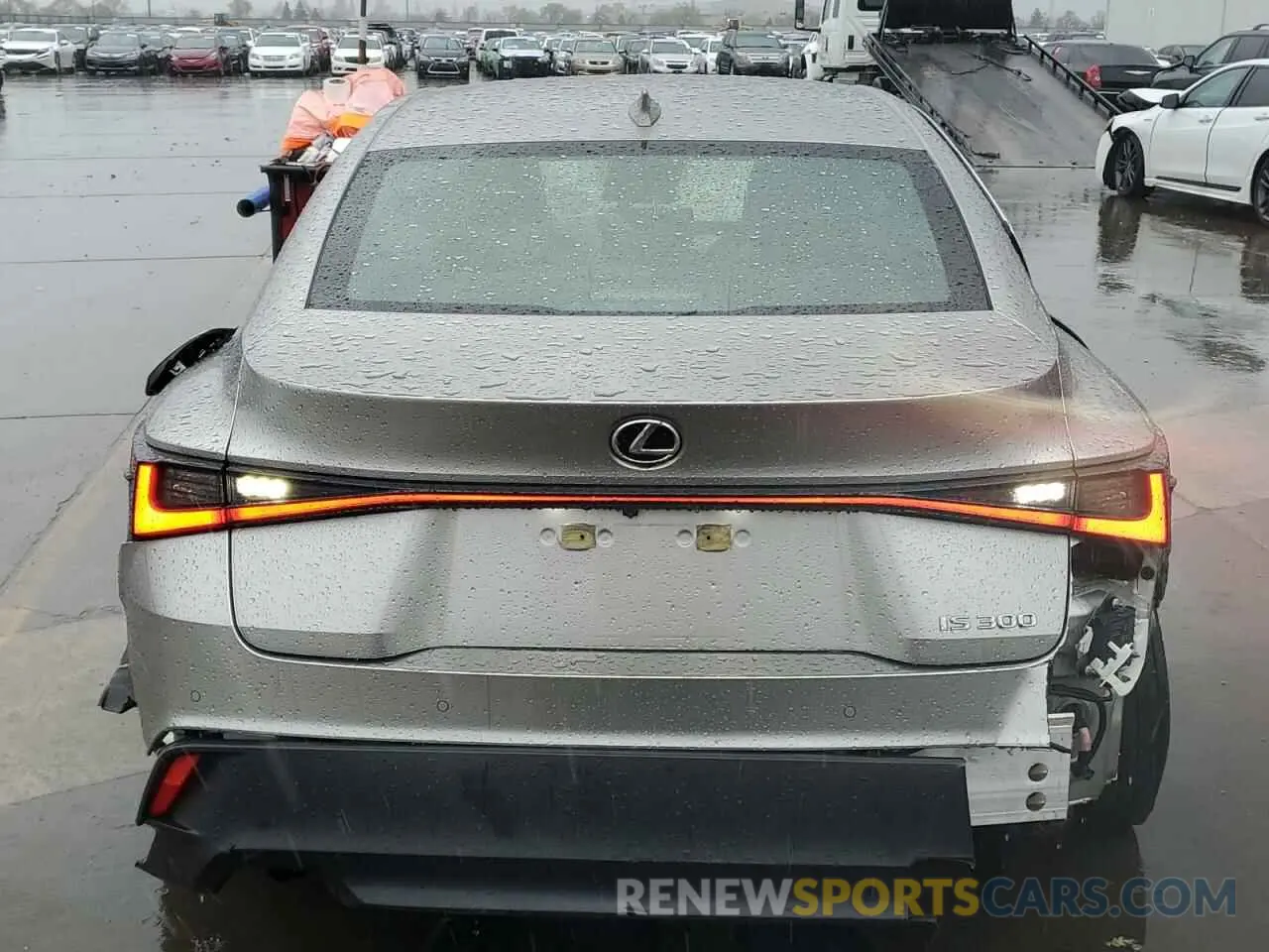 6 fotografías del automóvil dañado JTHCA1D23M5110057 LEXUS IS 2021