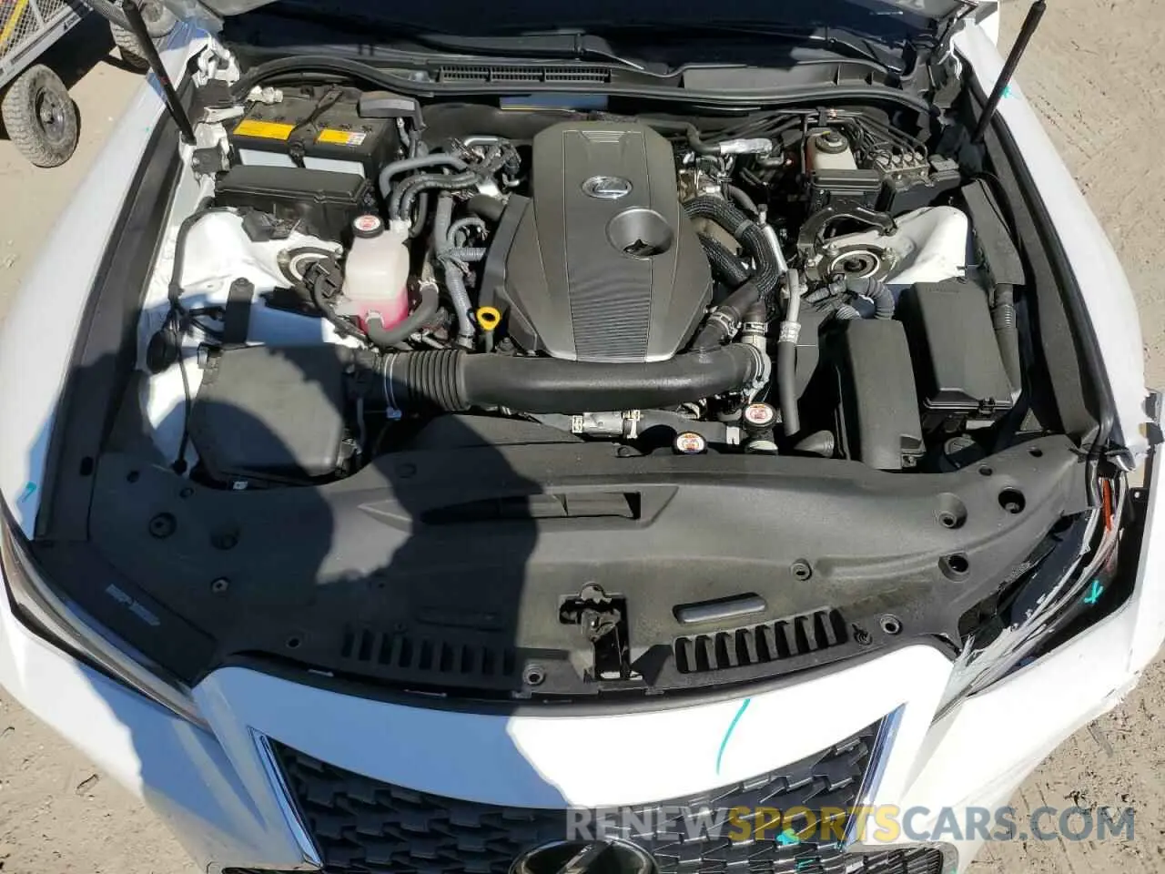 11 fotografías del automóvil dañado JTHCA1D23M5114920 LEXUS IS 2021