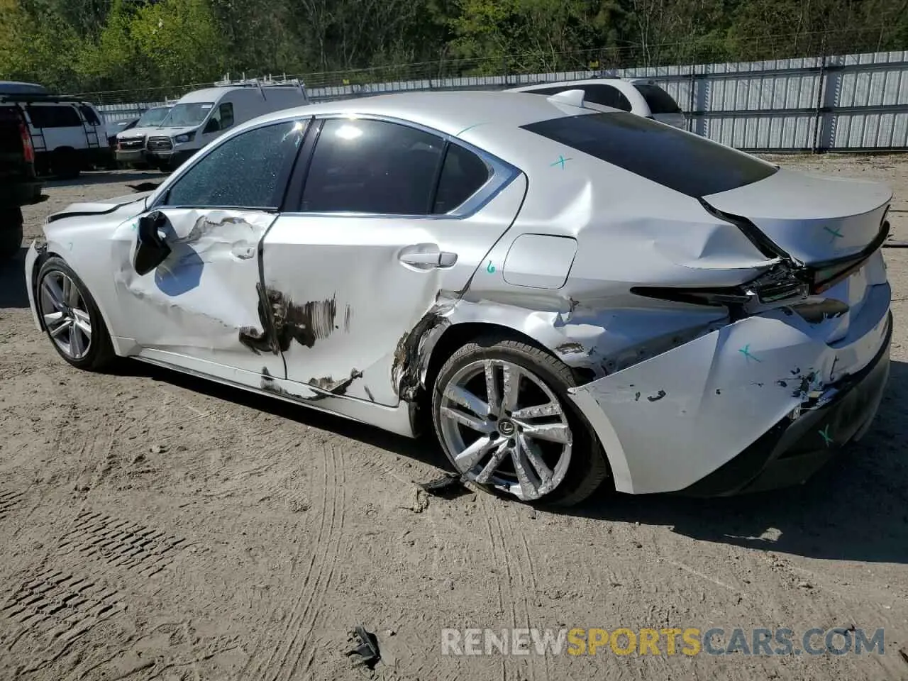 2 fotografías del automóvil dañado JTHCA1D23M5114920 LEXUS IS 2021