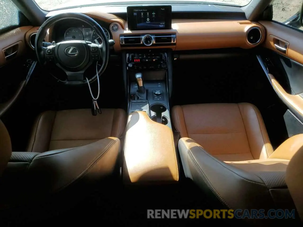 8 fotografías del automóvil dañado JTHCA1D23M5114920 LEXUS IS 2021