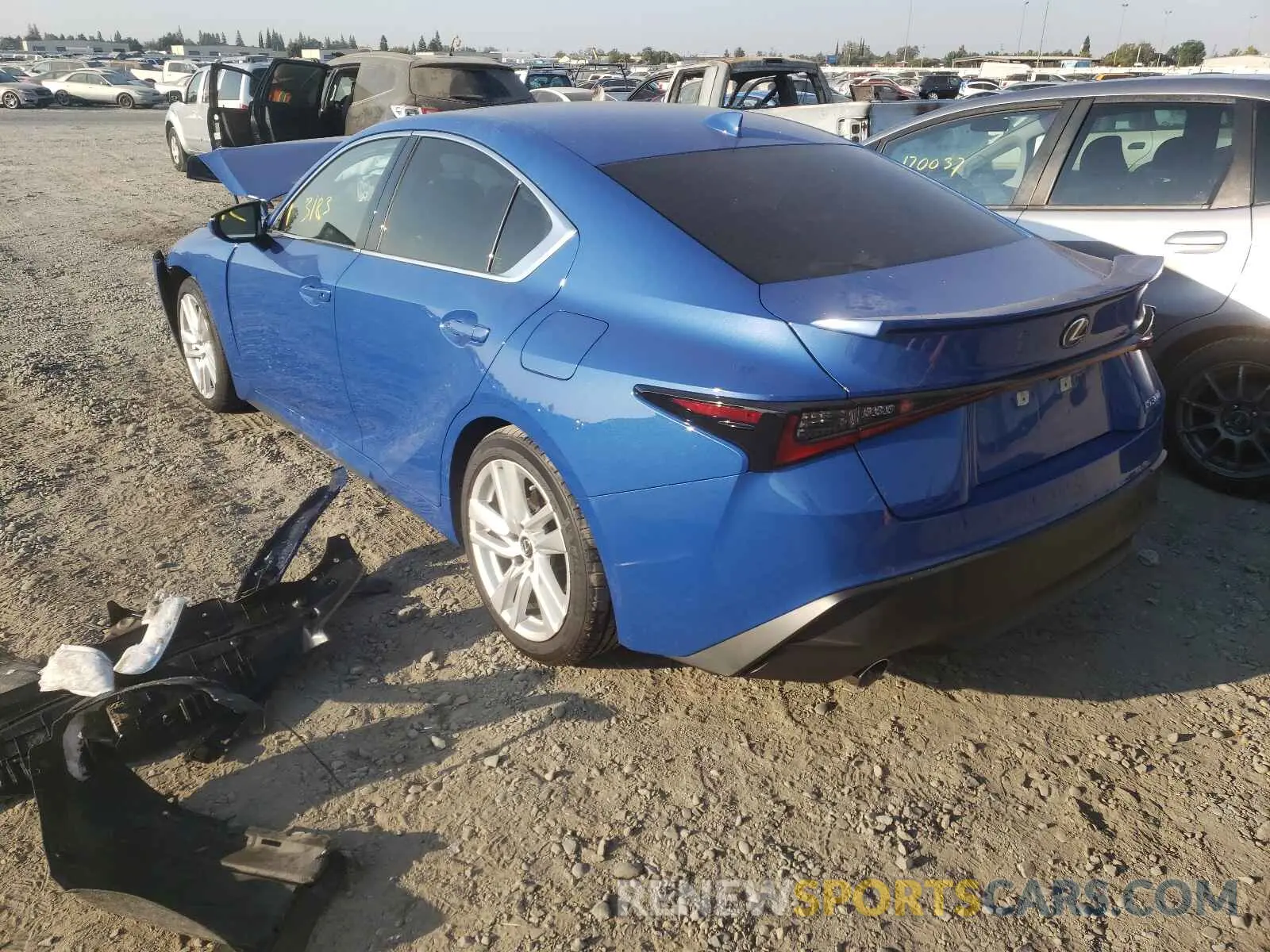 3 fotografías del automóvil dañado JTHCA1D27M5109509 LEXUS IS 2021