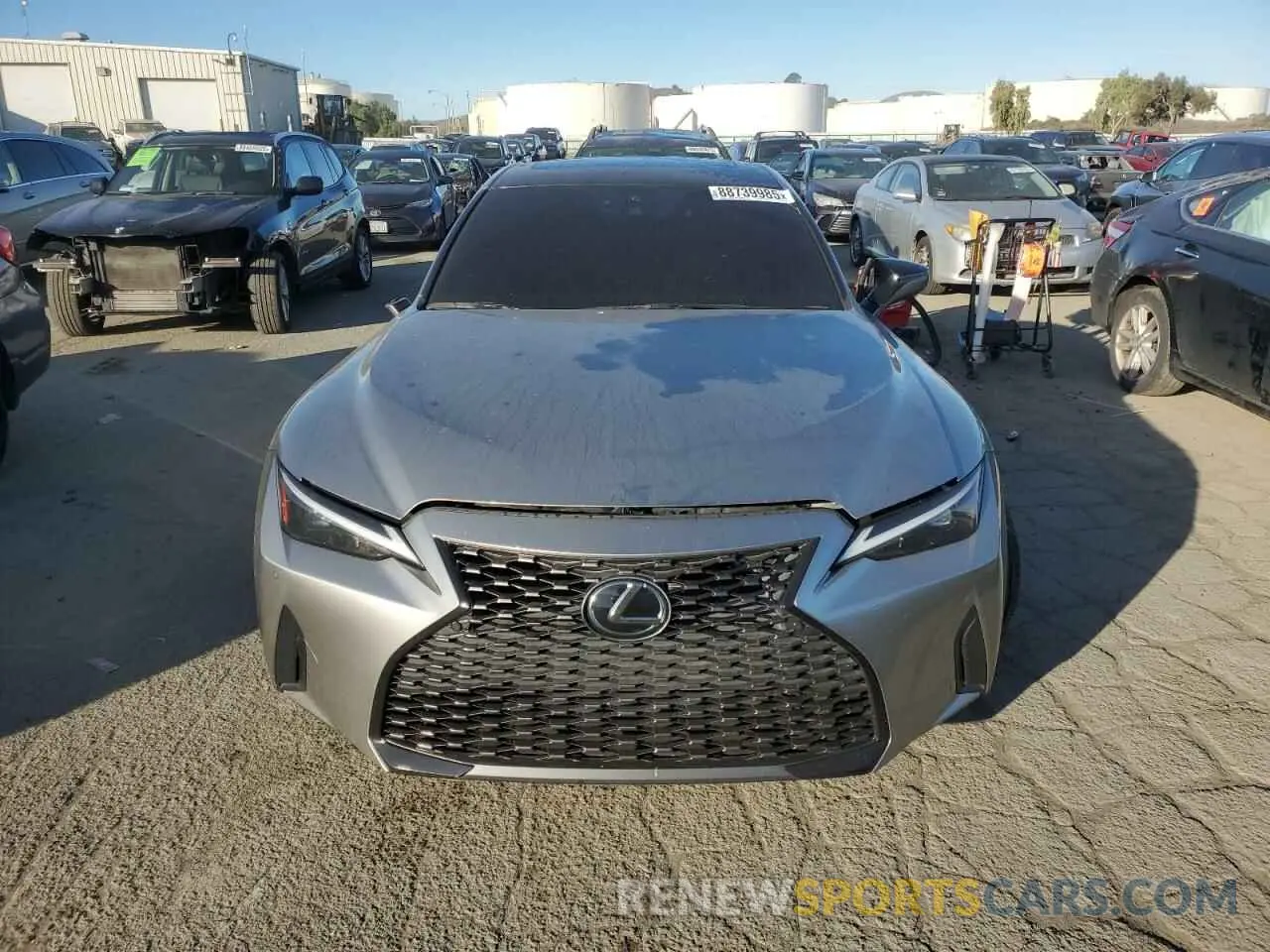 5 fotografías del automóvil dañado JTHCA1D2XM5116213 LEXUS IS 2021