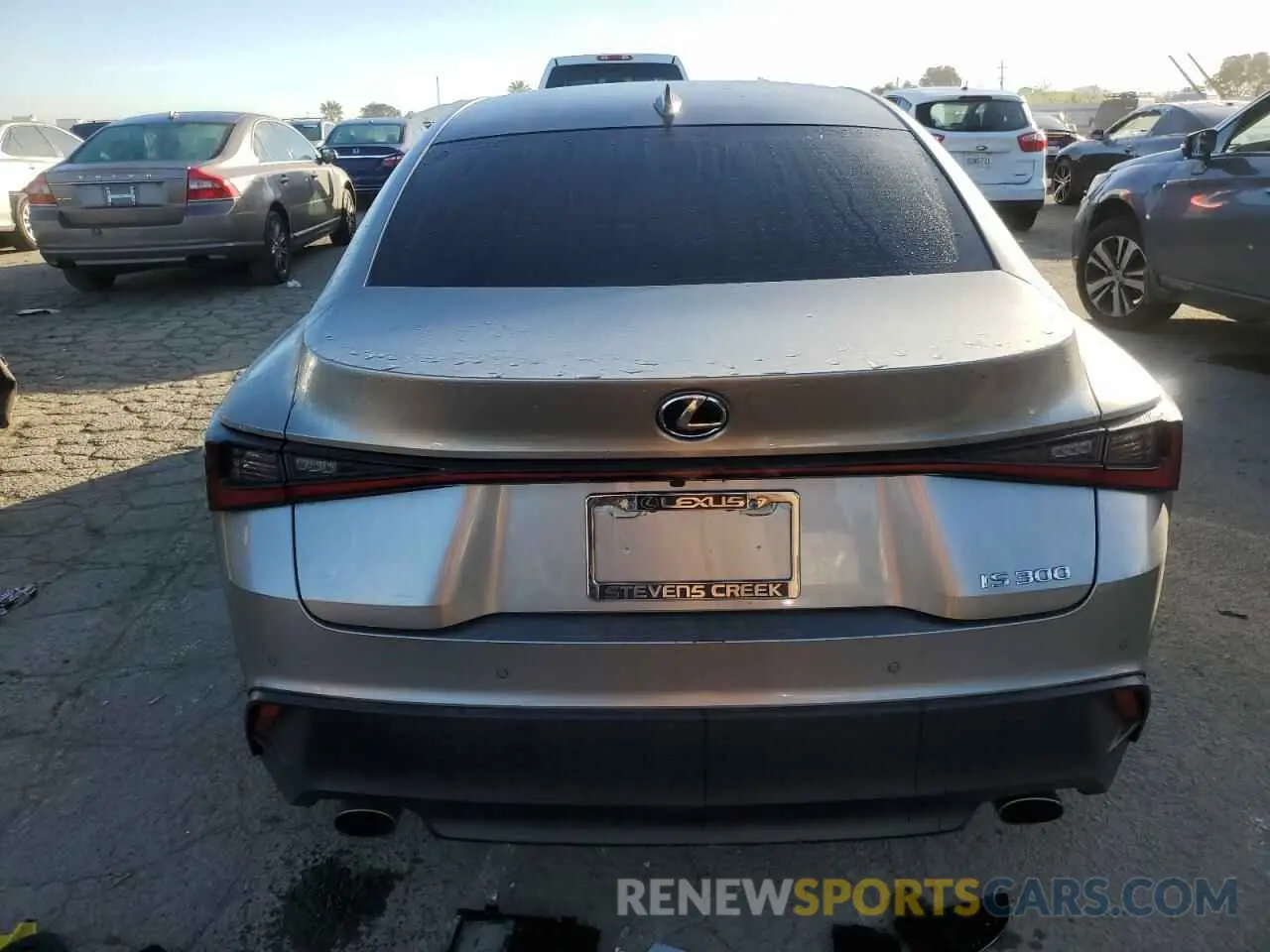 6 fotografías del automóvil dañado JTHCA1D2XM5116213 LEXUS IS 2021