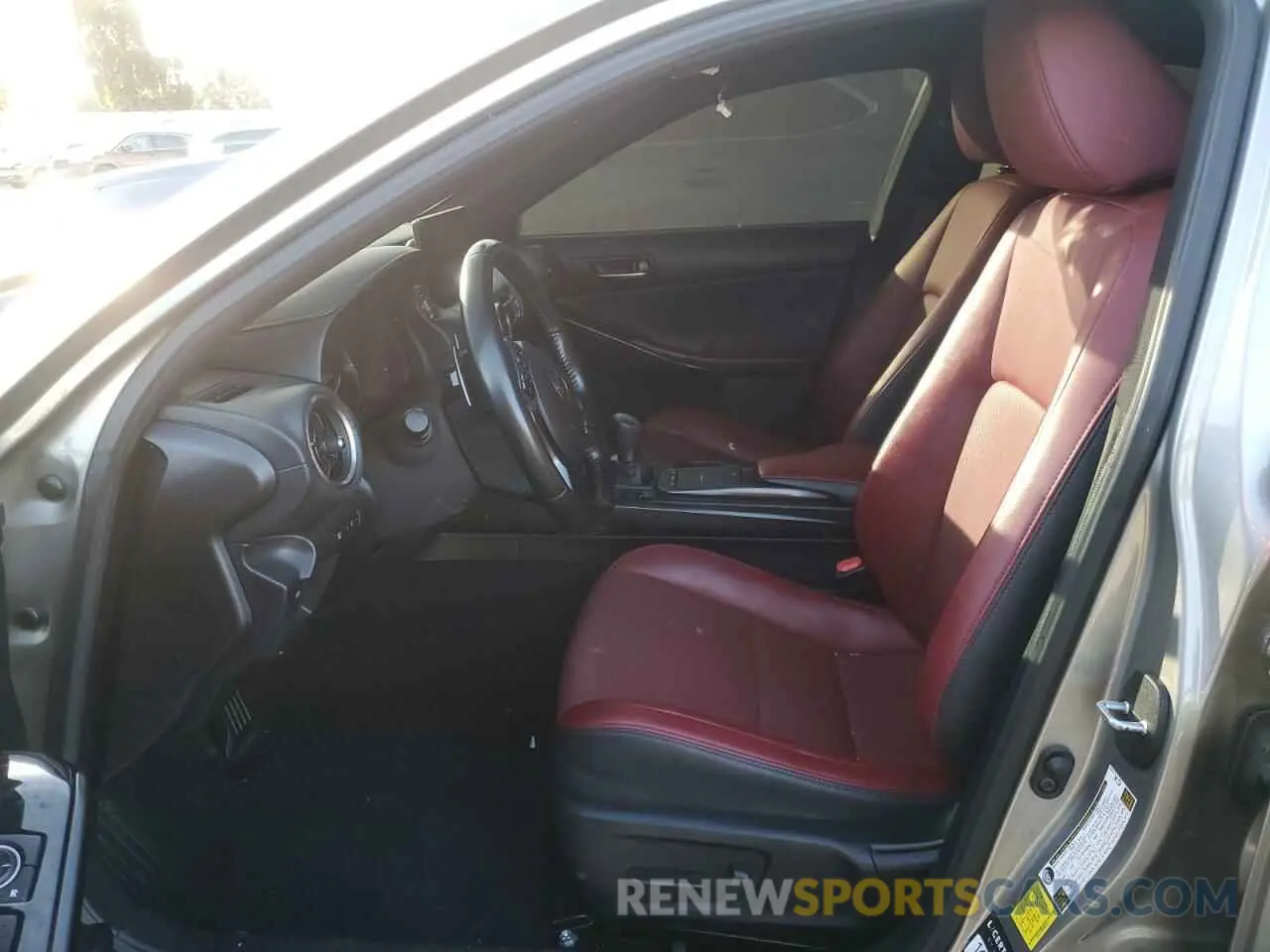 7 fotografías del automóvil dañado JTHCA1D2XM5116213 LEXUS IS 2021