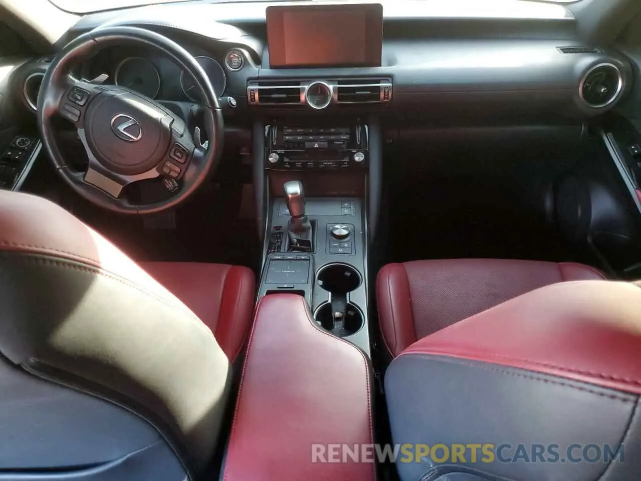 8 fotografías del automóvil dañado JTHCA1D2XM5116213 LEXUS IS 2021