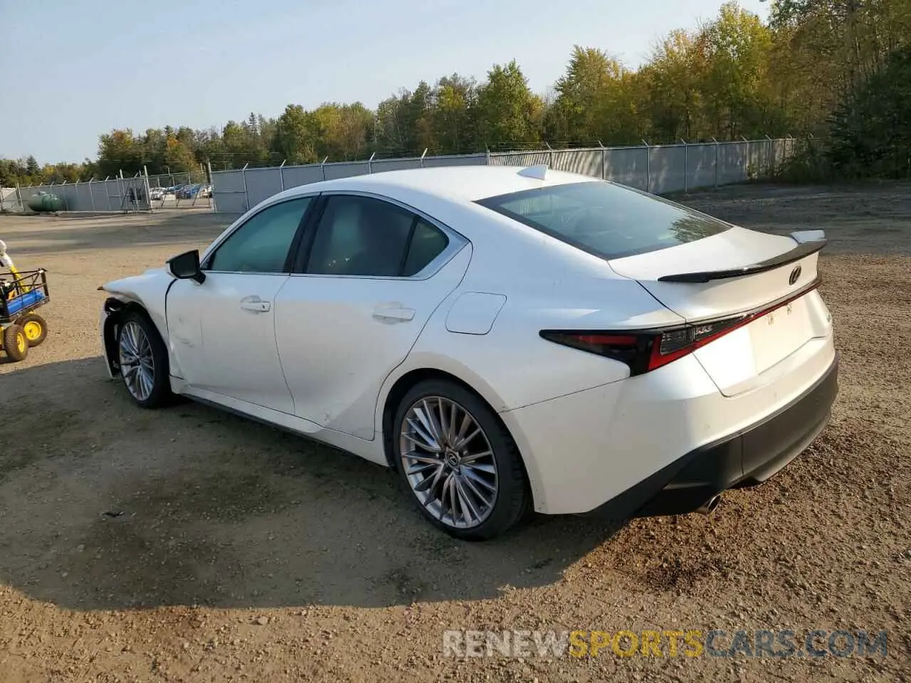 2 fotografías del automóvil dañado JTHD81F21M5045819 LEXUS IS 2021