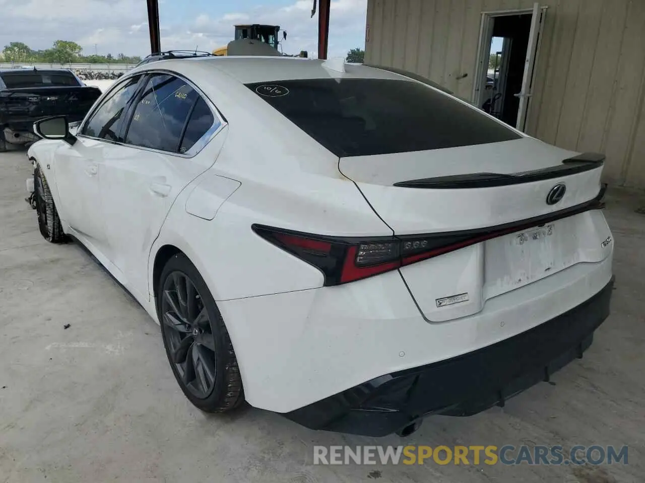 3 fotografías del automóvil dañado JTHGZ1B21M5042242 LEXUS IS 2021