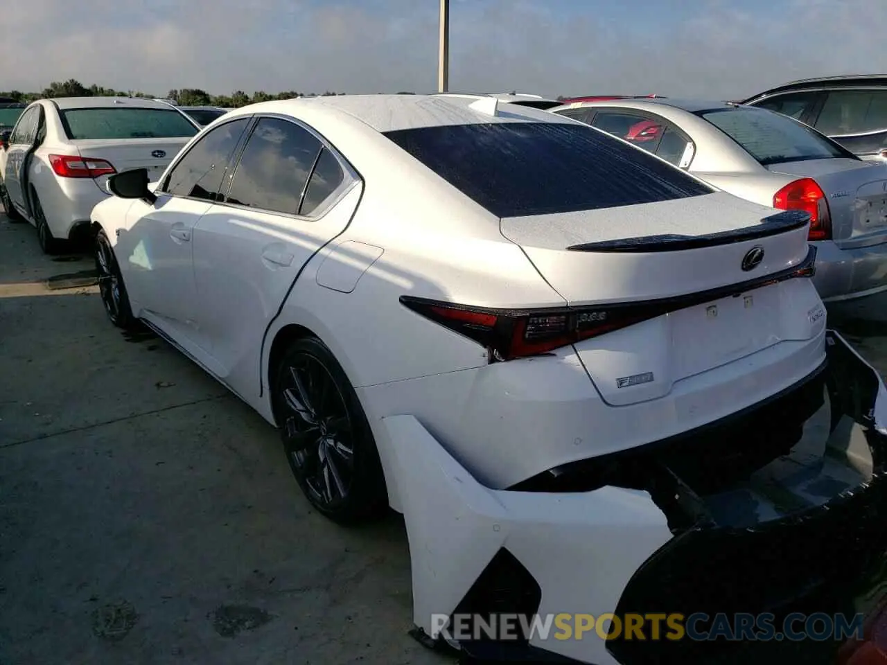 3 fotografías del automóvil dañado JTHGZ1B21M5043567 LEXUS IS 2021