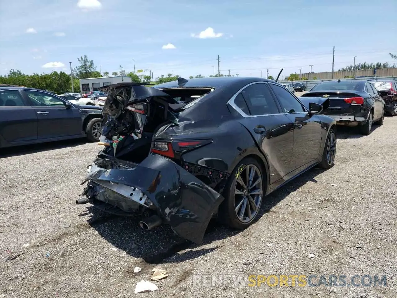 4 fotografías del automóvil dañado JTHGZ1B24M5048147 LEXUS IS 2021
