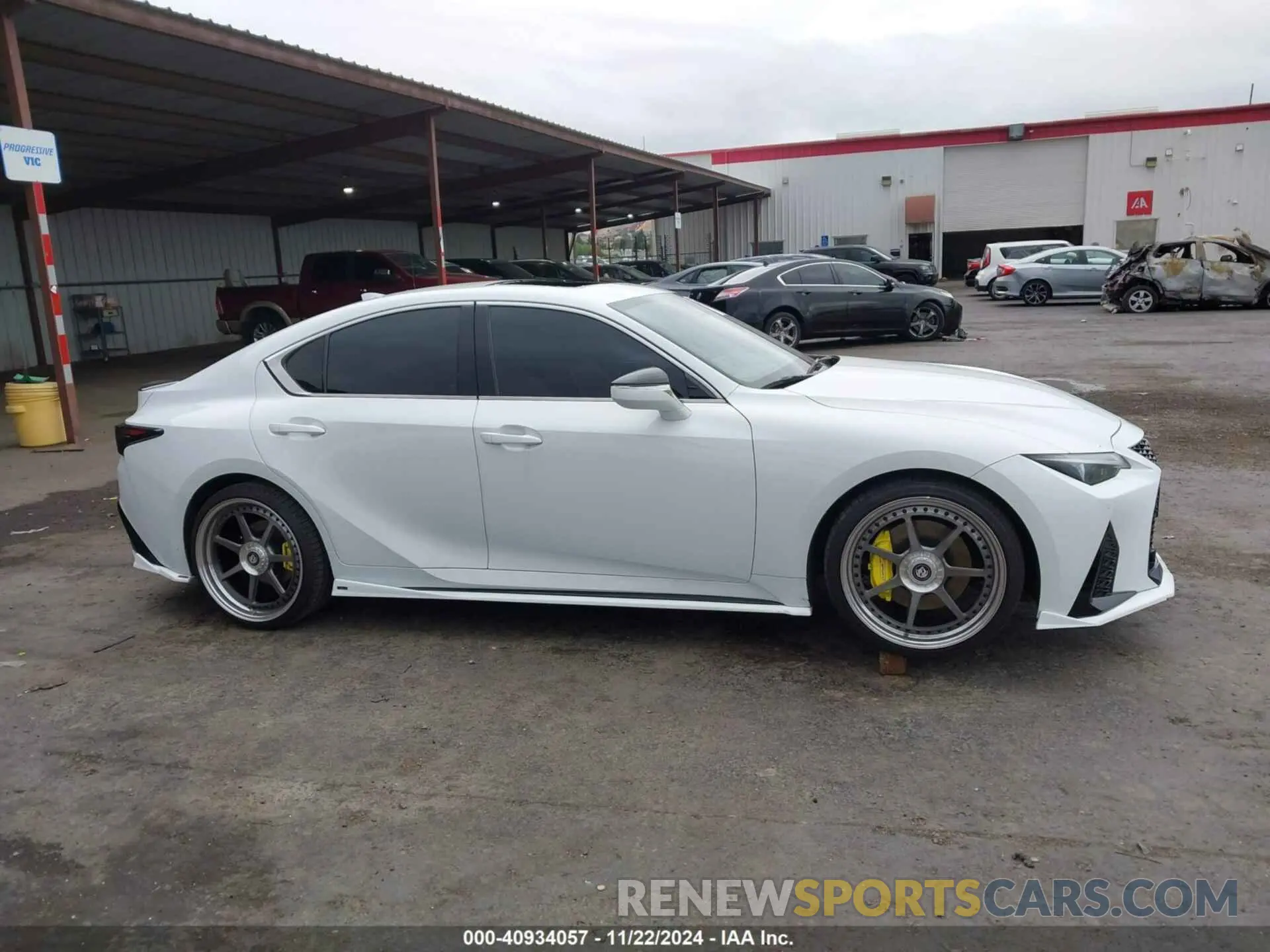 12 fotografías del automóvil dañado JTHGZ1B25M5047573 LEXUS IS 2021