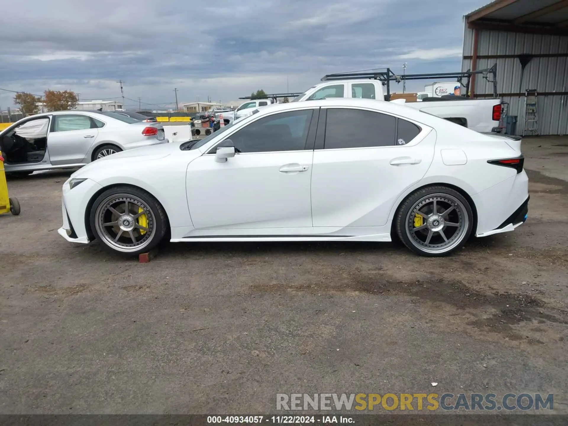 13 fotografías del automóvil dañado JTHGZ1B25M5047573 LEXUS IS 2021