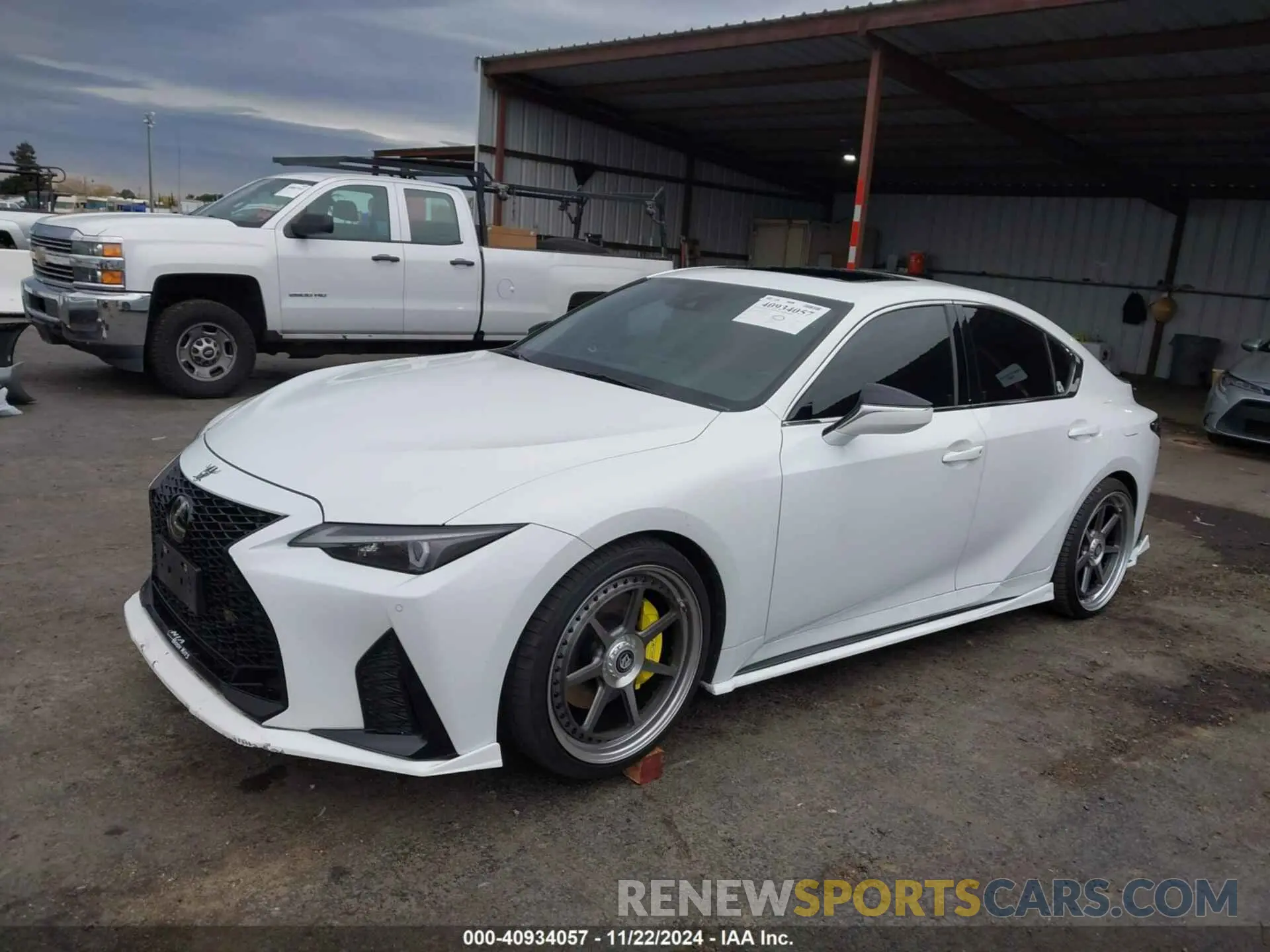 2 fotografías del automóvil dañado JTHGZ1B25M5047573 LEXUS IS 2021