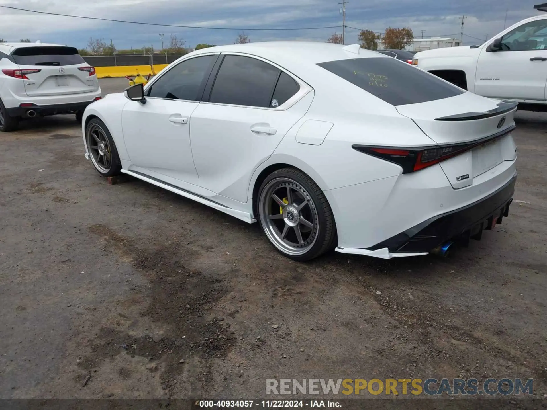 3 fotografías del automóvil dañado JTHGZ1B25M5047573 LEXUS IS 2021