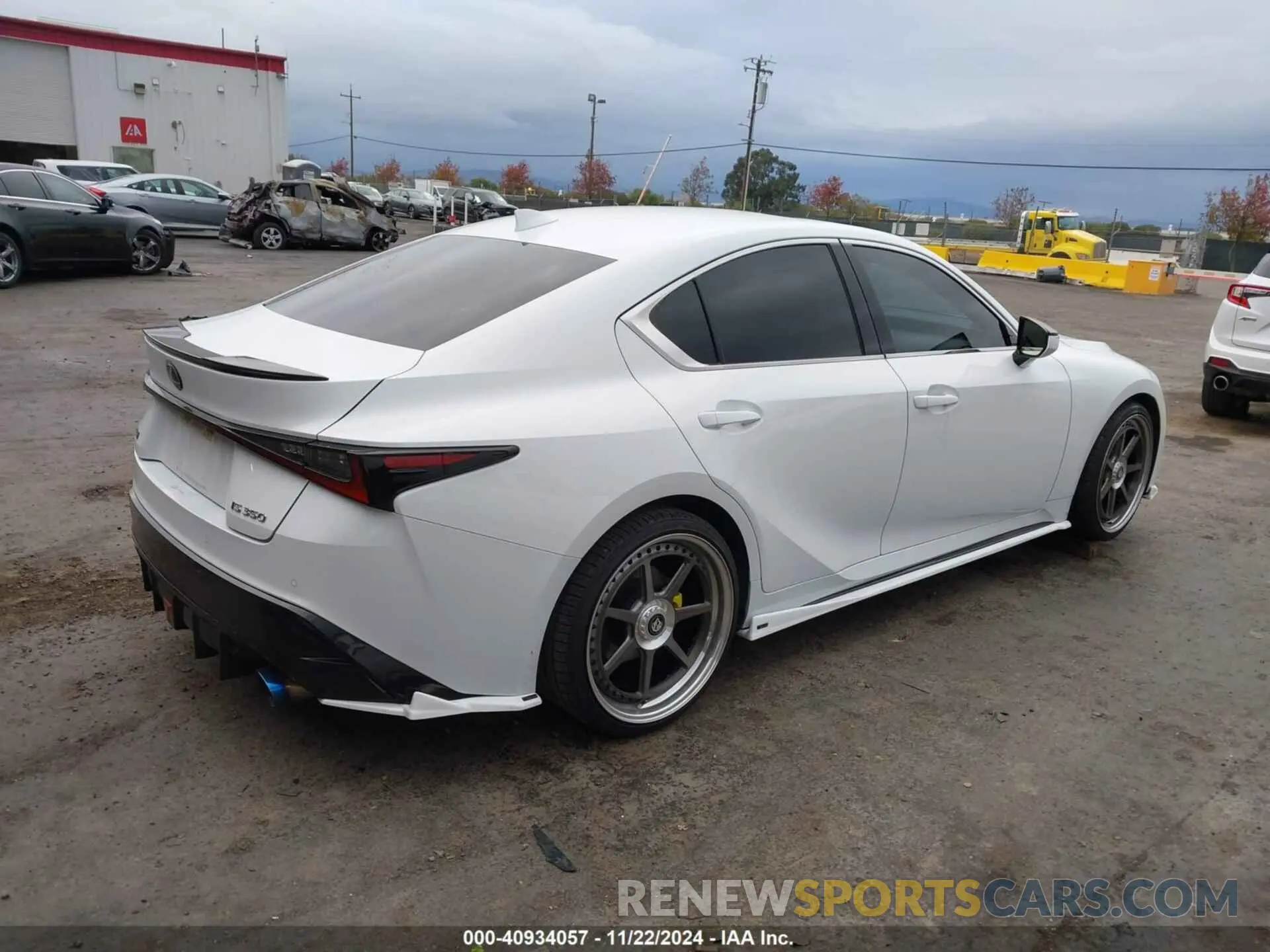 4 fotografías del automóvil dañado JTHGZ1B25M5047573 LEXUS IS 2021