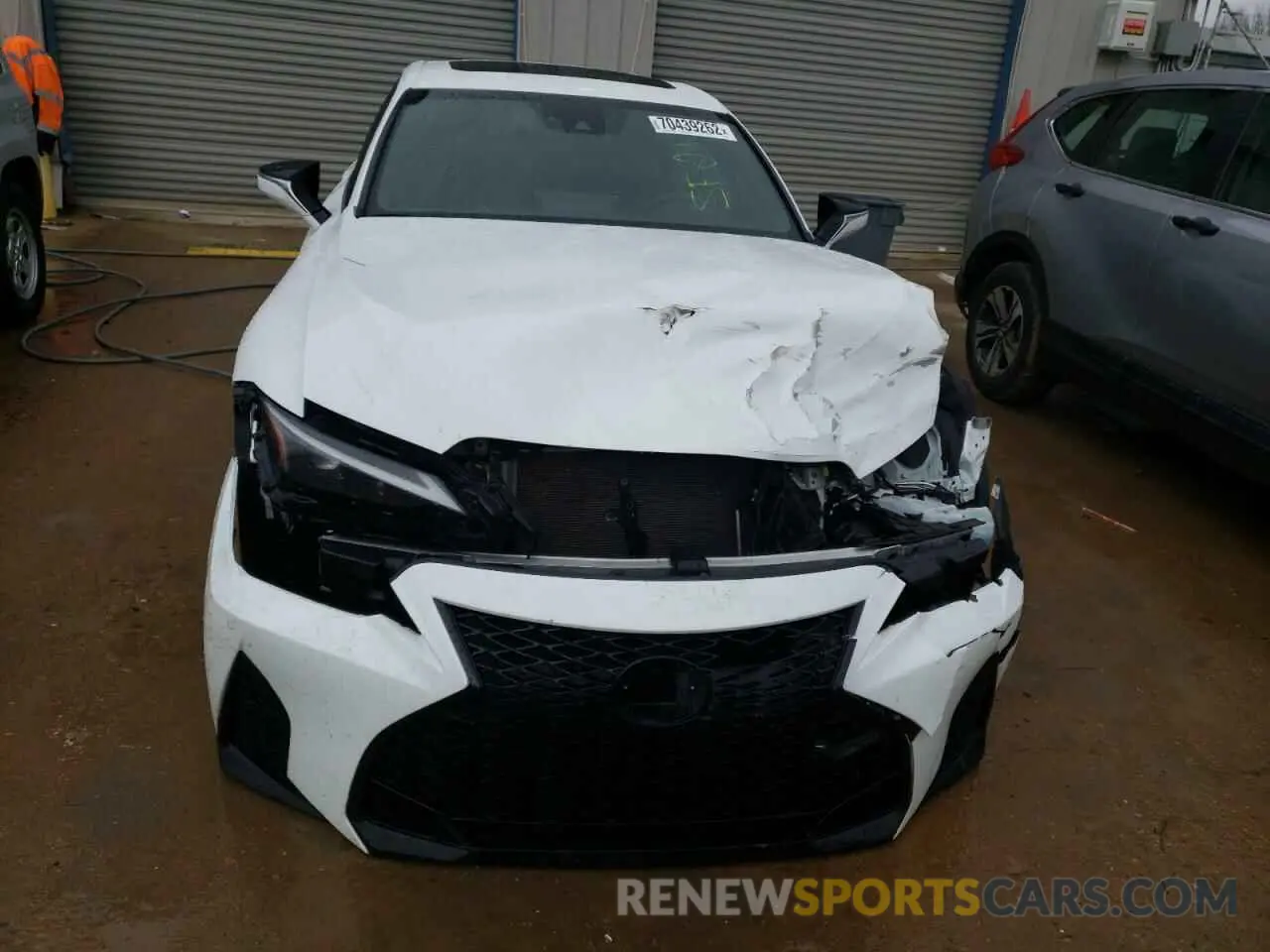 5 fotografías del automóvil dañado JTHGZ1B26M5044407 LEXUS IS 2021