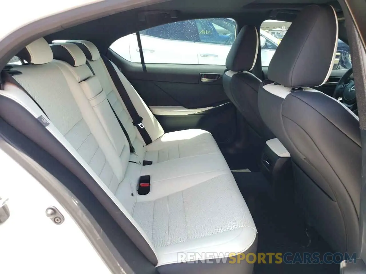 6 fotografías del automóvil dañado JTHGZ1B26M5045170 LEXUS IS 2021