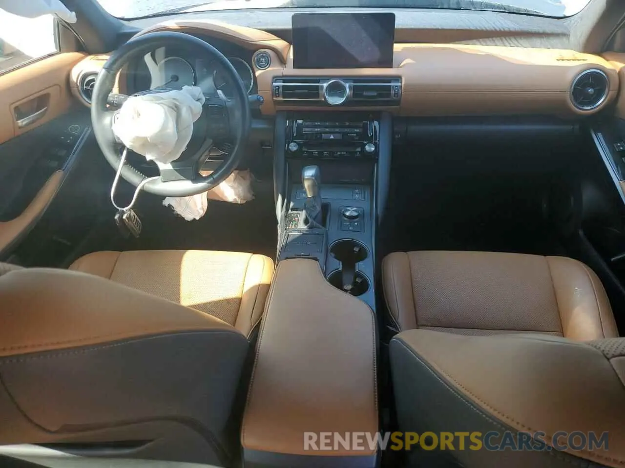 8 fotografías del automóvil dañado JTHCA1D24N5122168 LEXUS IS 2022