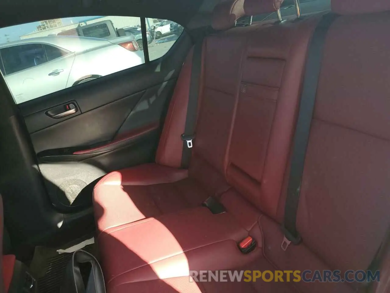 10 fotografías del automóvil dañado JTHCA1D2XN5120103 LEXUS IS 2022