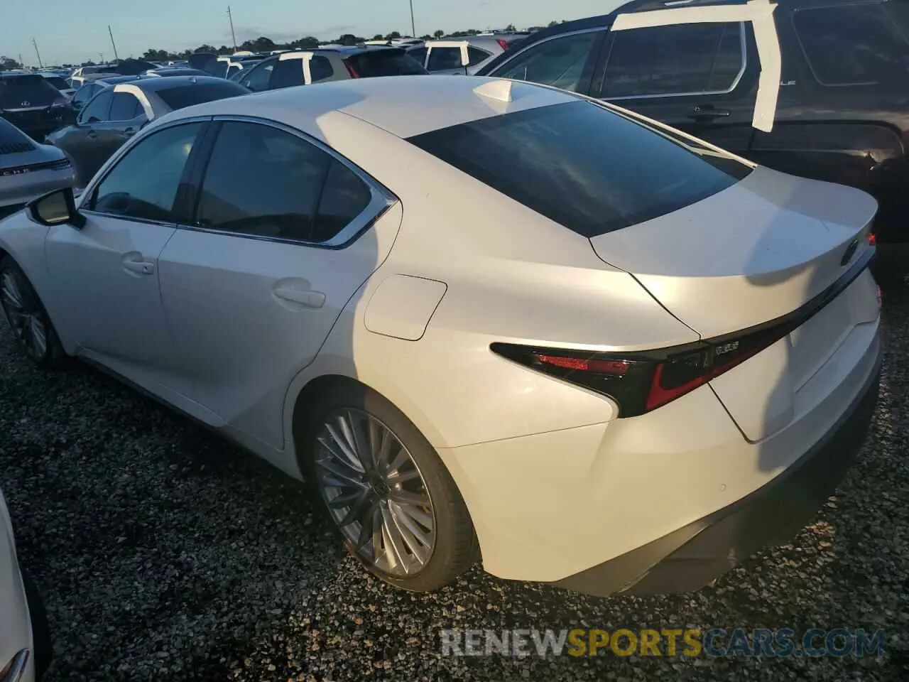 2 fotografías del automóvil dañado JTHD81F2XN5049918 LEXUS IS 2022