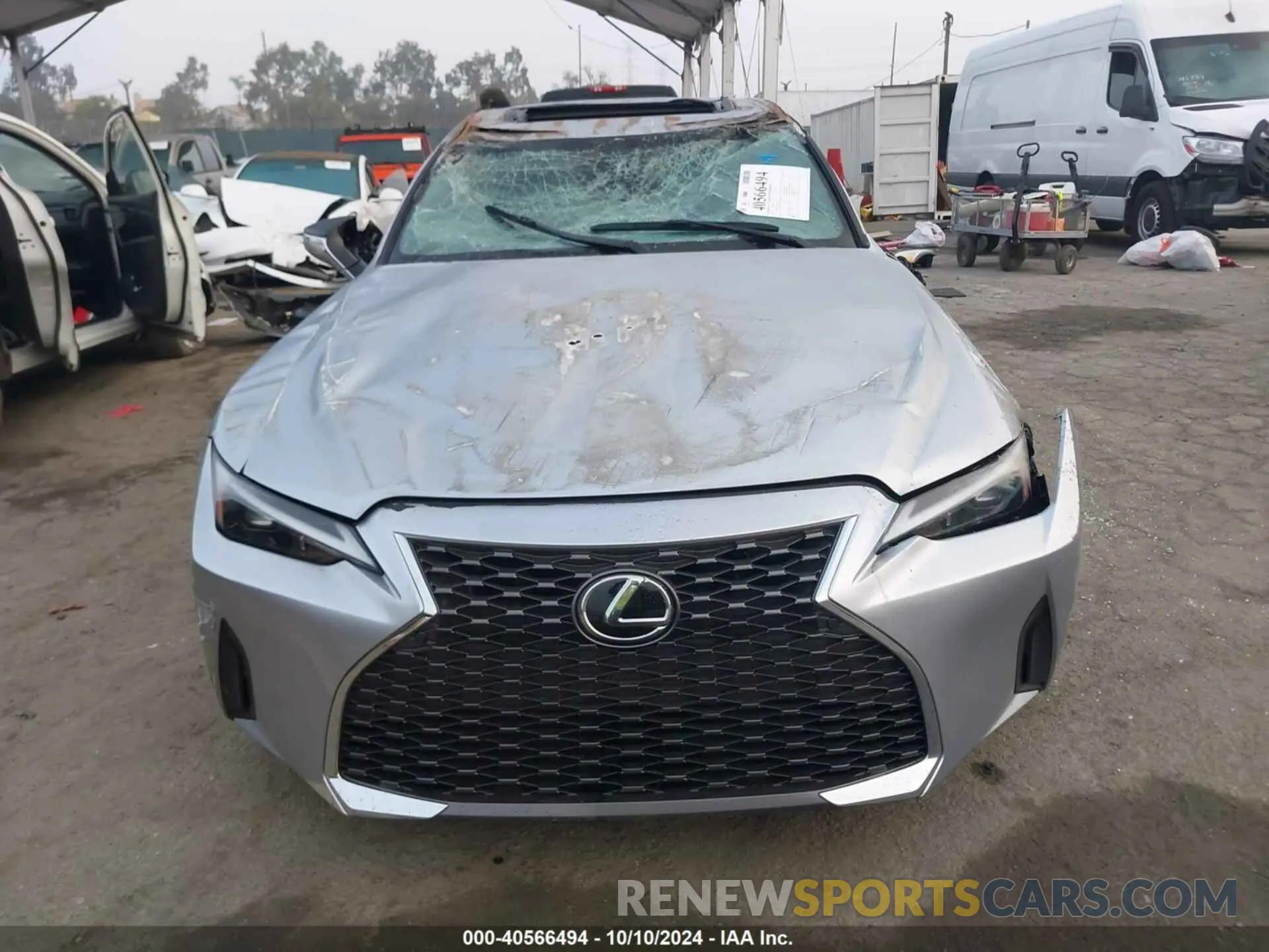 12 fotografías del automóvil dañado JTHDA1D22N5121248 LEXUS IS 2022