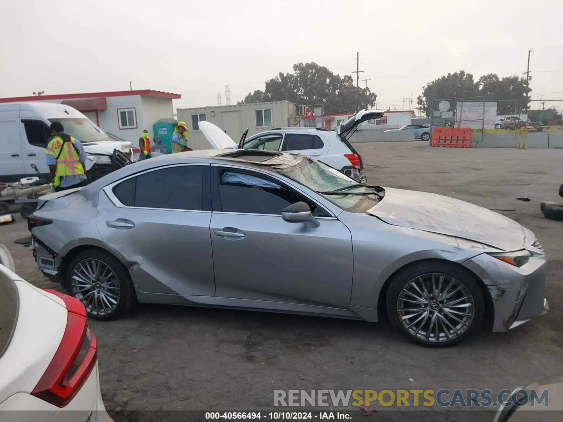 13 fotografías del automóvil dañado JTHDA1D22N5121248 LEXUS IS 2022