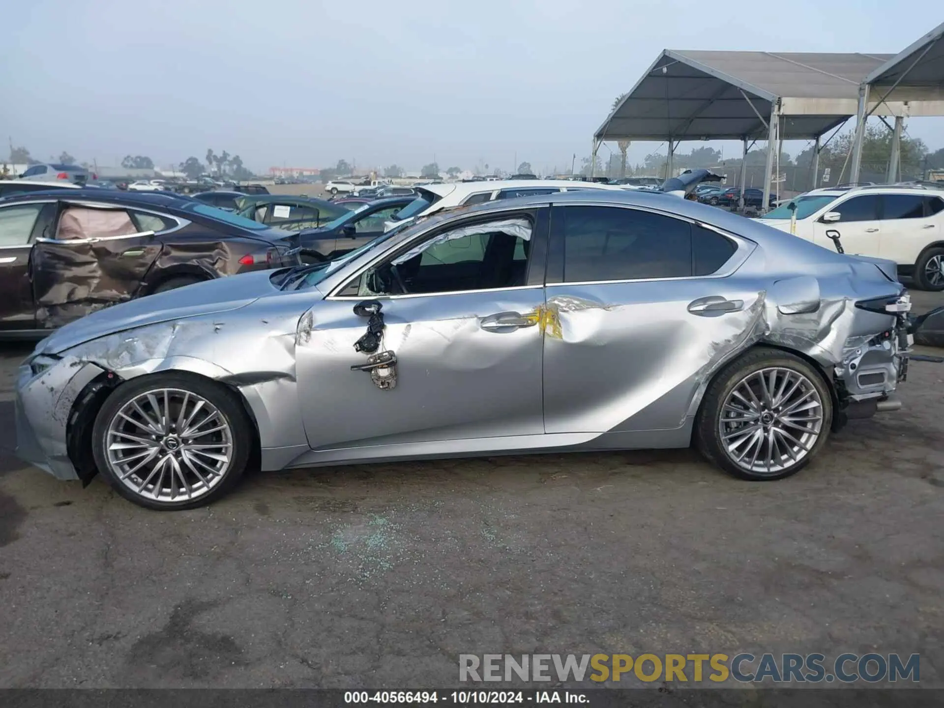 14 fotografías del automóvil dañado JTHDA1D22N5121248 LEXUS IS 2022