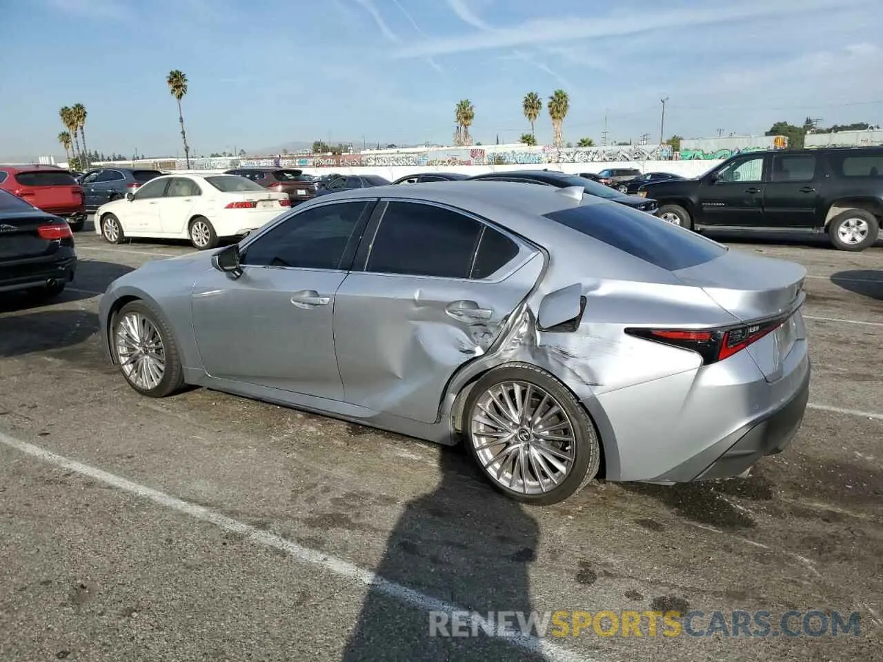 2 fotografías del automóvil dañado JTHDA1D27N5122086 LEXUS IS 2022