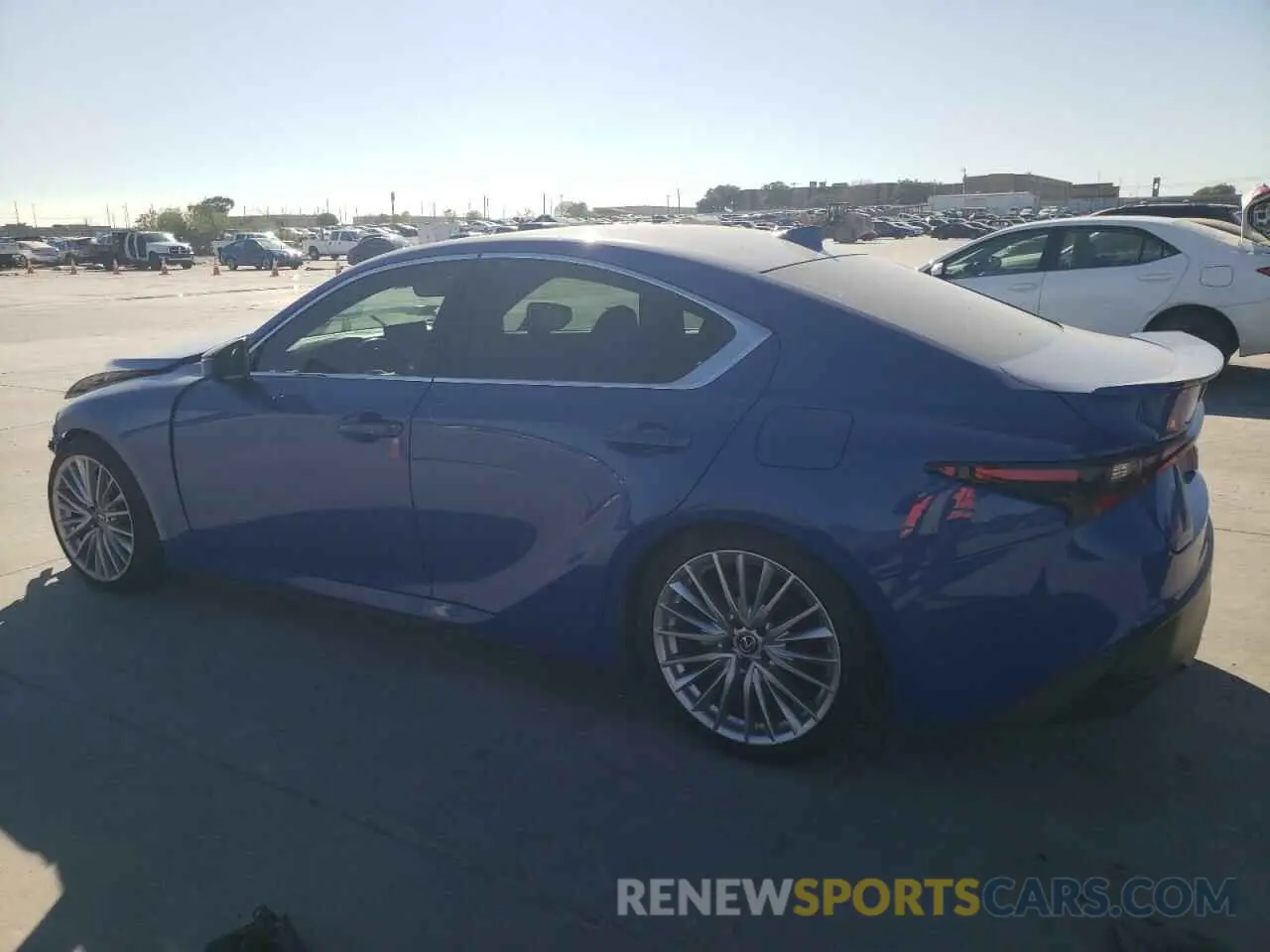2 fotografías del automóvil dañado JTHDA1D28N5120959 LEXUS IS 2022