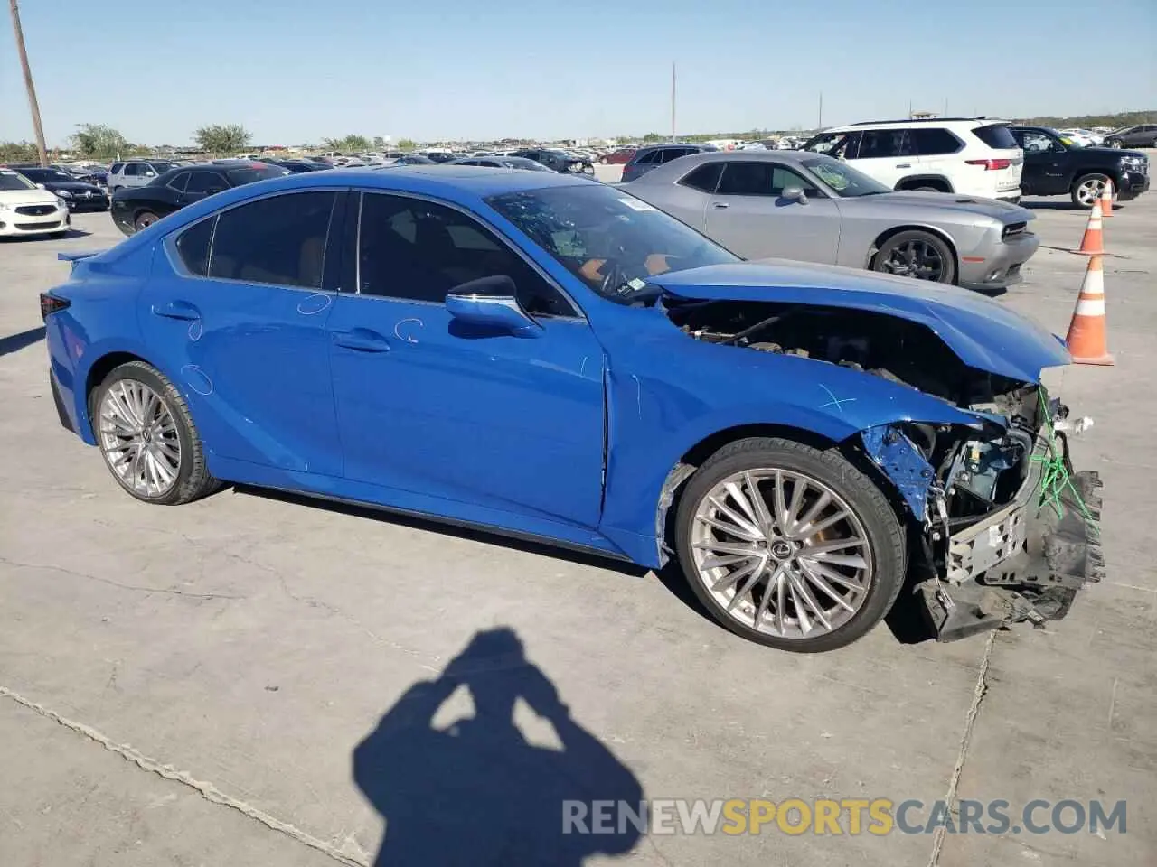 4 fotografías del automóvil dañado JTHDA1D28N5120959 LEXUS IS 2022