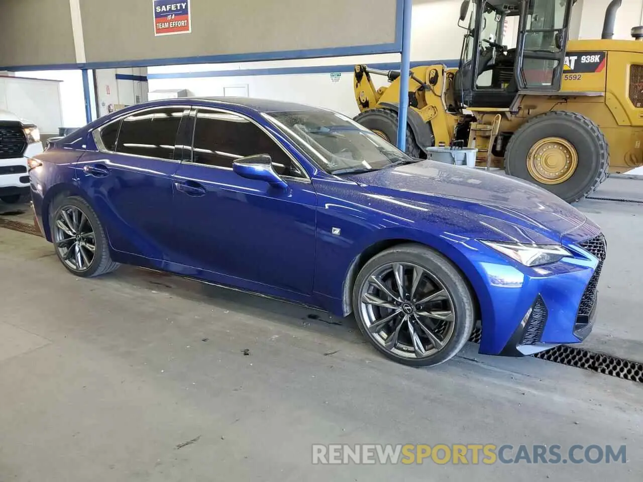 4 fotografías del automóvil dañado JTHG81F28N5048165 LEXUS IS 2022