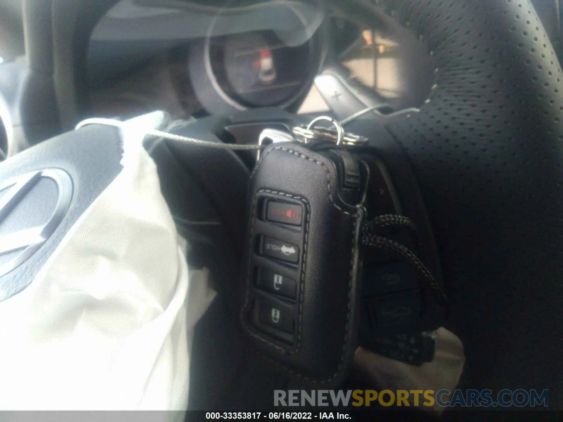 11 fotografías del automóvil dañado JTHGZ1B22N5053977 LEXUS IS 2022