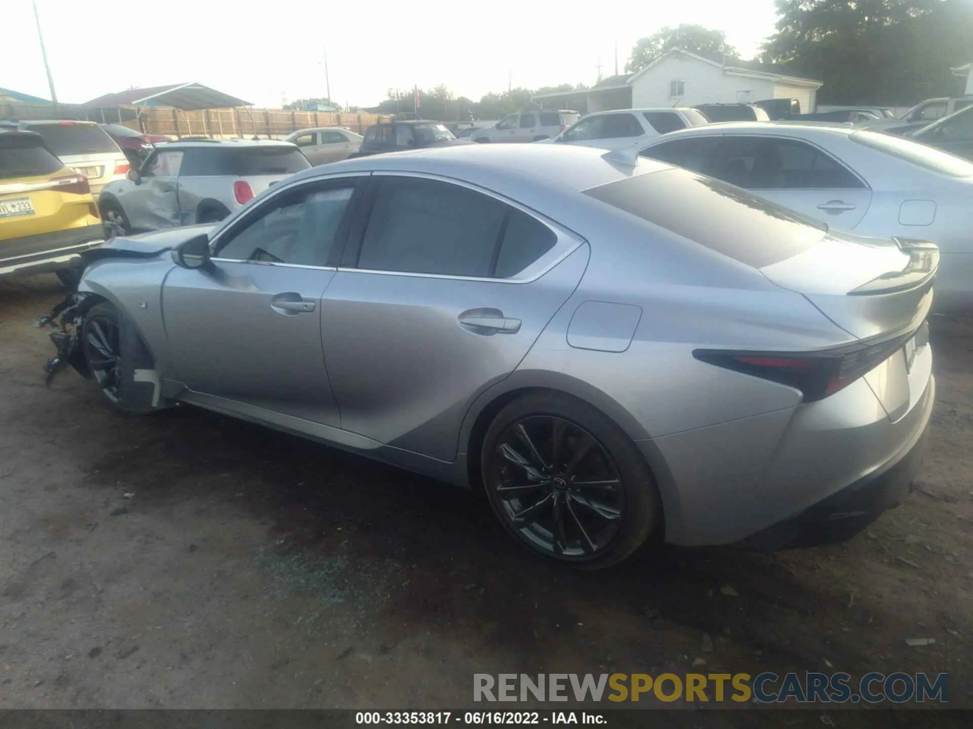 3 fotografías del automóvil dañado JTHGZ1B22N5053977 LEXUS IS 2022