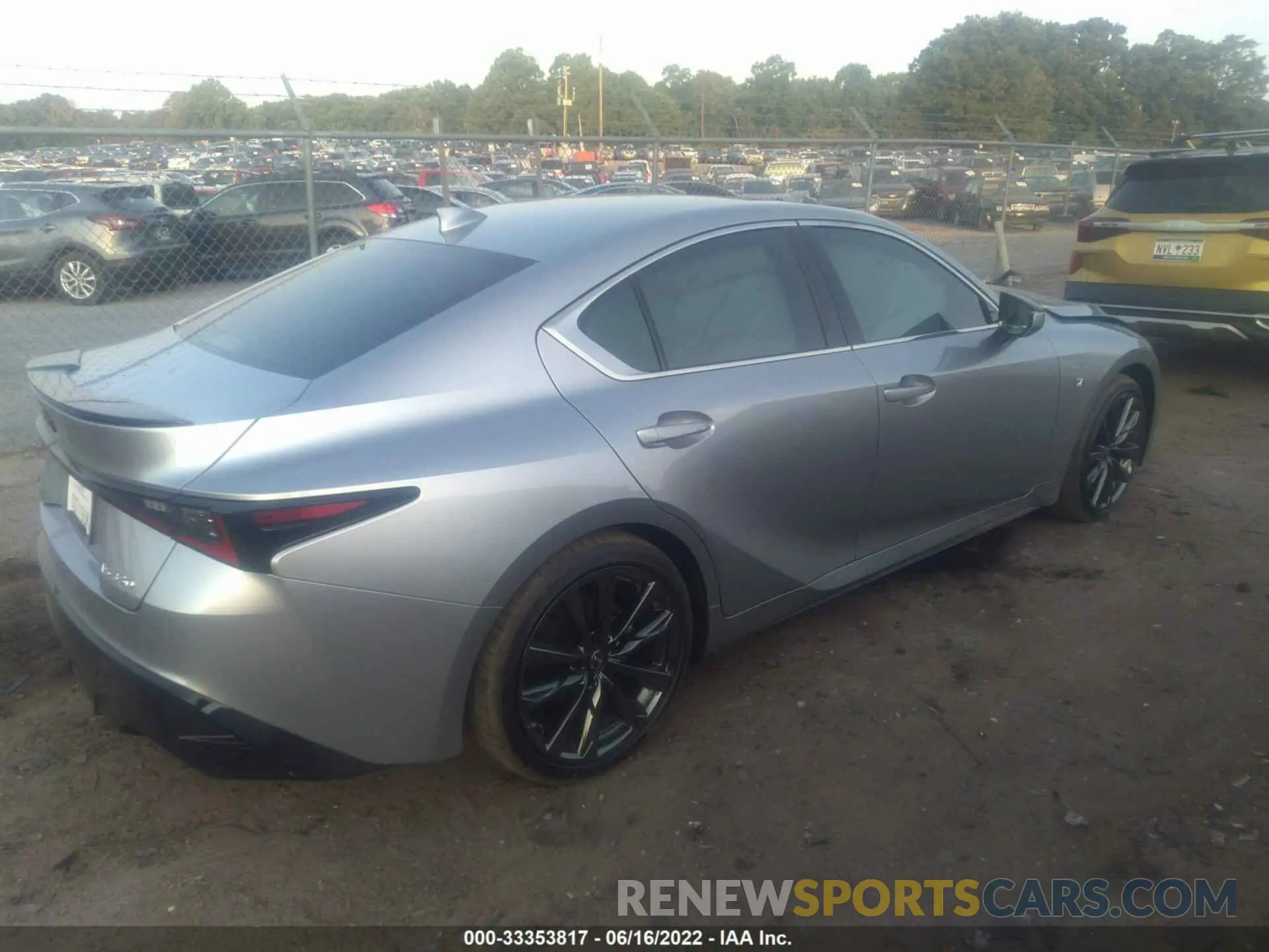 4 fotografías del automóvil dañado JTHGZ1B22N5053977 LEXUS IS 2022