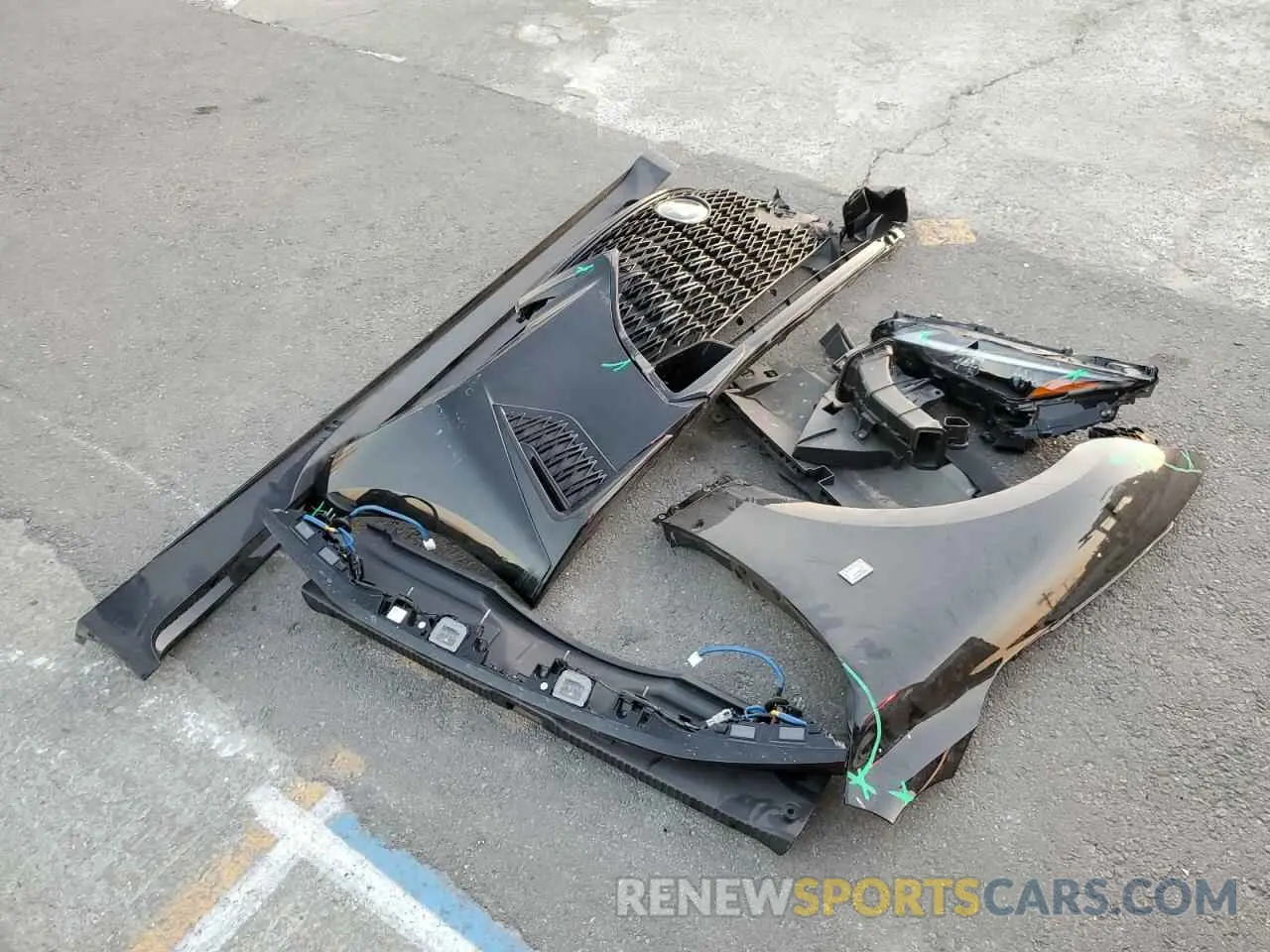 12 fotografías del automóvil dañado JTHGZ1B25N5049258 LEXUS IS 2022