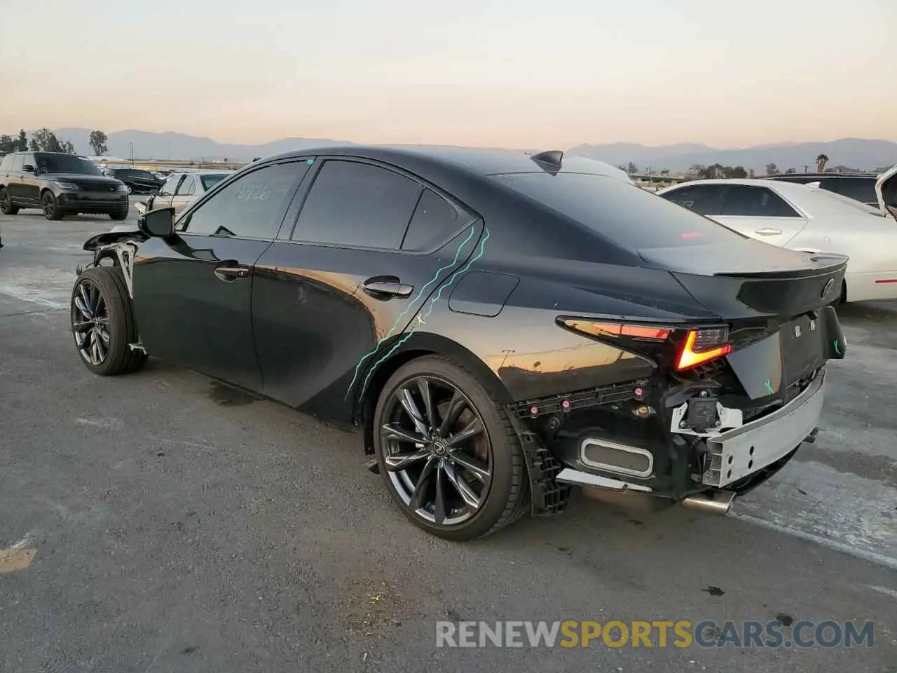 2 fotografías del automóvil dañado JTHGZ1B25N5049258 LEXUS IS 2022