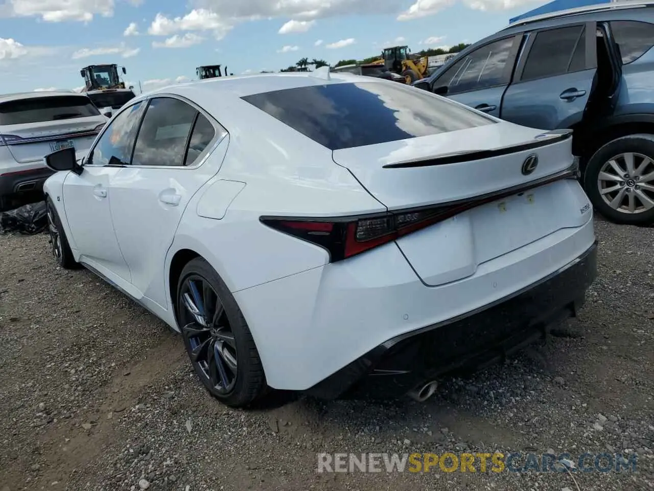 3 fotografías del automóvil dañado JTHGZ1B29N5055466 LEXUS IS 2022