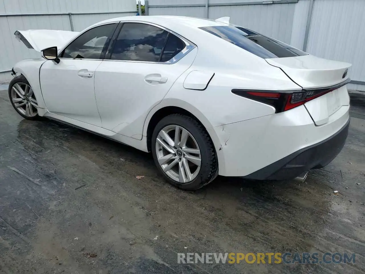 2 fotografías del automóvil dañado JTHCA1D25P5123719 LEXUS IS 2023
