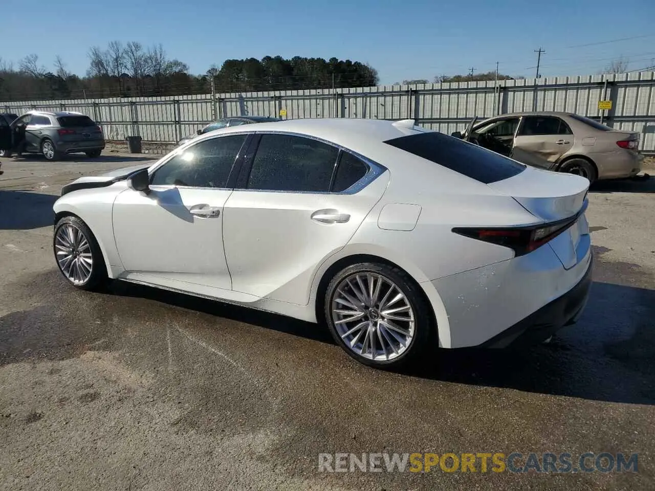 2 fotografías del automóvil dañado JTHDA1D20P5123910 LEXUS IS 2023