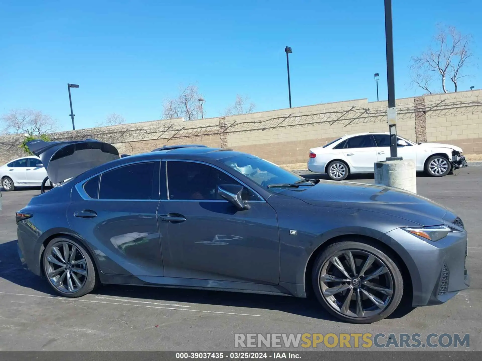 13 fotografías del automóvil dañado JTHGZ1B25P5062403 LEXUS IS 2023